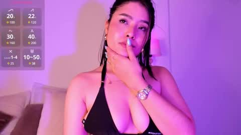 Snapshot of amanda_26 chatting on 02-22-25, 10:18 Luisa online show from 02-22-25, 10:18