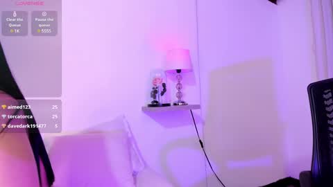 Snapshot of amanda_26 chatting on 02-28-25, 08:09 Luisa online show from 02-28-25, 08:09