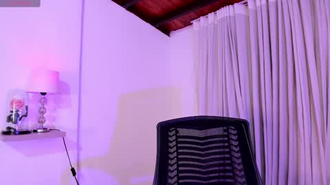 Snapshot of amanda_26 chatting on 03-11-25, 12:54 Luisa online show from 03-11-25, 12:54