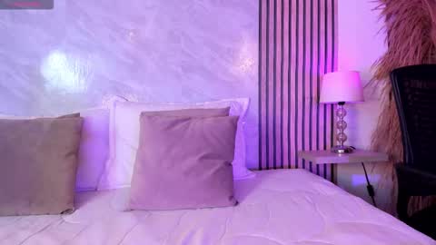 Snapshot of amanda_26 chatting on 09-14-25, 01:49 Luisa online show from 09-14-25, 01:49