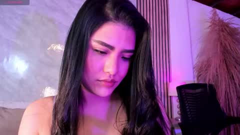 Snapshot of amanda_26 chatting on 09-30-25, 01:21 Luisa online show from 09-30-25, 01:21