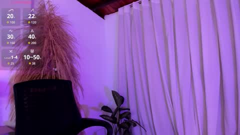 Snapshot of amanda_26 chatting on 10-15-25, 02:11 Luisa online show from 10-15-25, 02:11