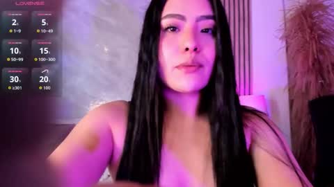 Snapshot of amanda_26 chatting on 10-24-25, 11:45 Luisa online show from 10-24-25, 11:45