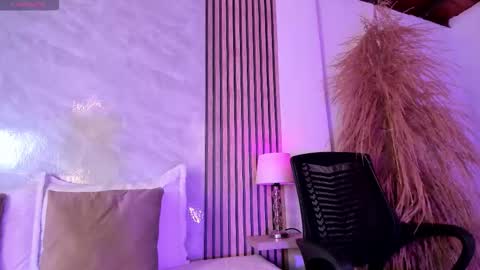 Snapshot of amanda_26 chatting on 10-31-25, 12:55 Luisa online show from 10-31-25, 12:55