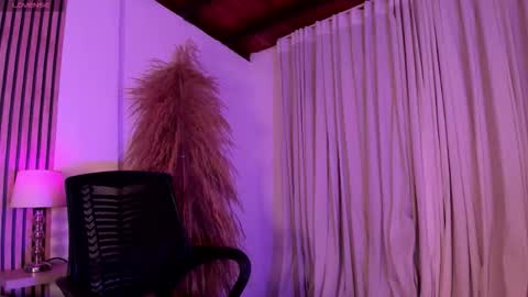 Snapshot of amanda_26 chatting on 11-10-25, 01:48 Luisa online show from 11-10-25, 01:48