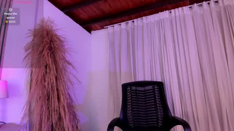 Snapshot of amanda_26 chatting on 11-13-25, 01:15 Luisa online show from 11-13-25, 01:15