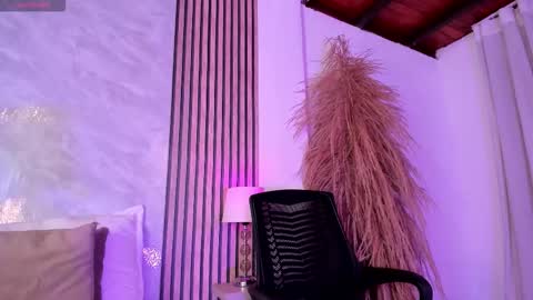 Snapshot of amanda_26 chatting on 11-29-25, 01:52 Luisa online show from 11-29-25, 01:52