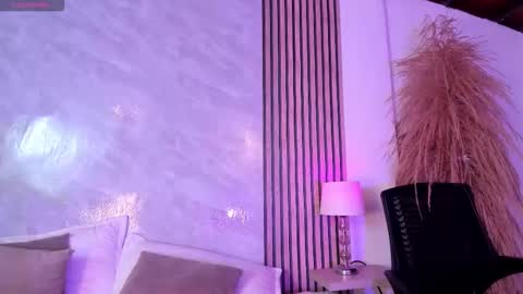 Snapshot of amanda_26 chatting on 12-16-25, 01:54 Luisa online show from 12-16-25, 01:54