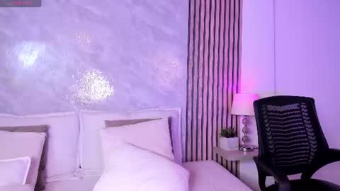 Snapshot of amanda_26 chatting on 07-10-26, 01:10 Luisa online show from 07-10-26, 01:10