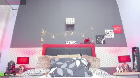 Snapshot of amanda_6ix9ine chatting on 12-27-24, 01:32 diana Private is Open online show from 12-27-24, 01:32