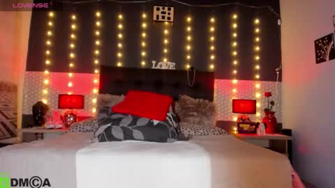 Snapshot of amanda_6ix9ine chatting on 10-22-25, 12:44 diana Private is Open online show from 10-22-25, 12:44