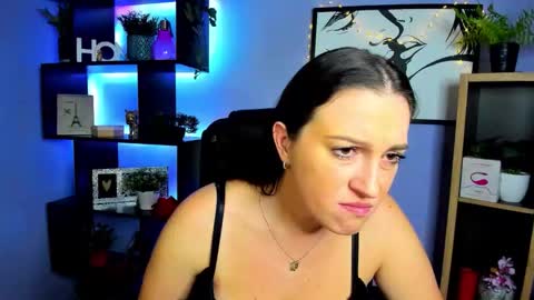 Snapshot of amanda_burn chatting on 12-18-25, 02:34 Amanda online show from 12-18-25, 02:34