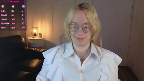 Snapshot of amanda_butlerr chatting on 06-29-26, 07:25 Hi im Amanda online show from 06-29-26, 07:25