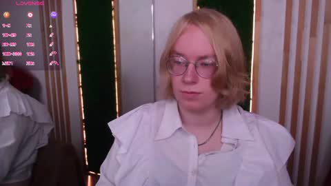 Snapshot of amanda_butlerr chatting on 07-12-26, 01:24 Hi im Amanda online show from 07-12-26, 01:24