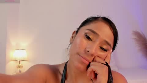 Snapshot of amaraht_ chatting on 02-26-25, 01:32 Amara online show from 02-26-25, 01:32