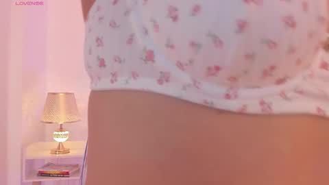 Snapshot of amaraht_ chatting on 11-18-25, 03:01 Amara online show from 11-18-25, 03:01