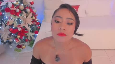 Snapshot of amaraht_ chatting on 12-15-25, 01:54 Amara online show from 12-15-25, 01:54