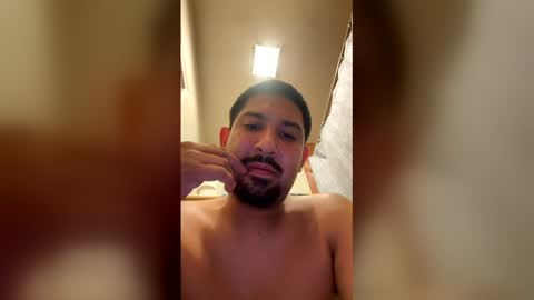 Snapshot of amature59 chatting on 06-10-26, 05:39 Jamesy online show from 06-10-26, 05:39
