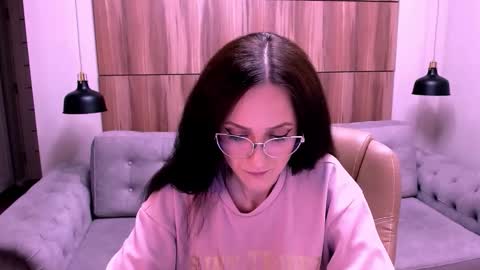 Snapshot of amazingeyes89 chatting on 05-10-26, 02:44 Izza online show from 05-10-26, 02:44