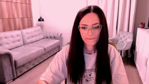 Snapshot of amazingeyes89 chatting on 05-31-26, 01:40 Izza online show from 05-31-26, 01:40