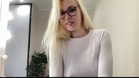 Kelly online show from 04-19-26, 07:51