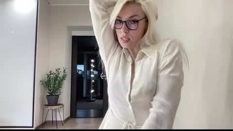 Snapshot of amazingkelly chatting on 06-12-26, 07:51 Kelly online show from 06-12-26, 07:51