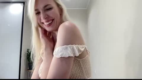 Snapshot of amazingkelly chatting on 06-20-26, 07:55 Kelly online show from 06-20-26, 07:55