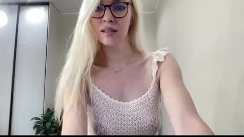 Snapshot of amazingkelly chatting on 06-28-26, 06:08 Kelly online show from 06-28-26, 06:08