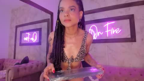 Snapshot of ambaar_moon_ chatting on 10-27-25, 07:51 Ambar online show from 10-27-25, 07:51