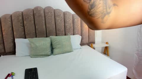 Snapshot of ambar85 chatting on 11-30-25, 01:20 ambar85 online show from 11-30-25, 01:20