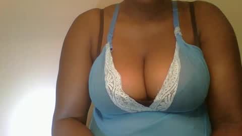 Snapshot of ambar_jasiri chatting on 01-07-25, 07:38 Mia online show from 01-07-25, 07:38