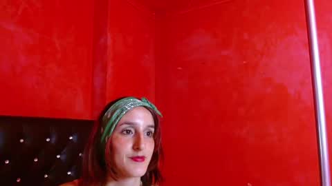 ambar_roux1 online show from 03-01-25, 11:37