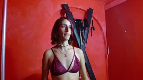ambar_roux1 online show from 03-03-25, 01:42