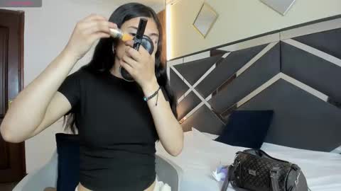 Snapshot of ambaross chatting on 02-18-26, 01:29 Ambar Ross online show from 02-18-26, 01:29