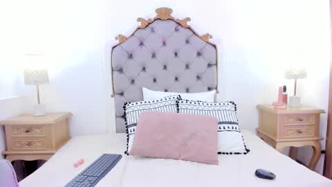 amber  ferrera online show from 02-24-26, 08:18