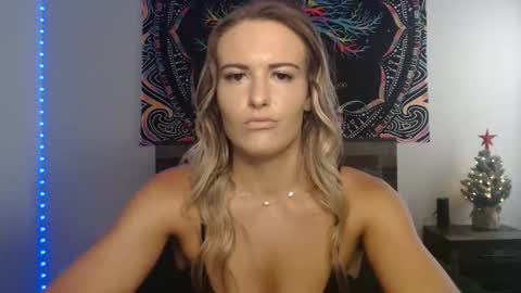 Snapshot of amber__xoxo chatting on 12-02-25, 03:18 Amber online show from 12-02-25, 03:18