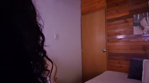 Snapshot of amber_curly chatting on 07-06-26, 08:11 amber_curly online show from 07-06-26, 08:11