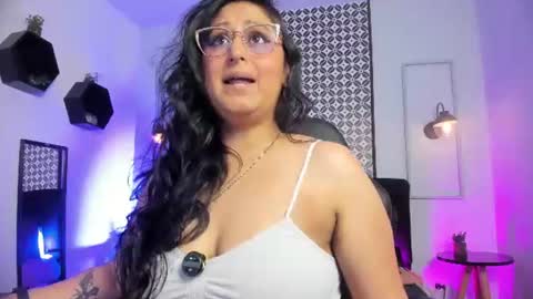 Snapshot of amber_gold113 chatting on 06-24-26, 04:44 Amber online show from 06-24-26, 04:44