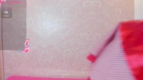 Snapshot of amber_hiugs chatting on 10-05-25, 02:26 Amber online show from 10-05-25, 02:26