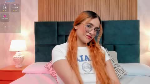 Snapshot of amber_kiss_ chatting on 09-25-25, 06:44 Emily online show from 09-25-25, 06:44