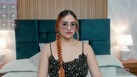 Snapshot of amber_kiss_ chatting on 09-29-25, 06:35 Emily online show from 09-29-25, 06:35