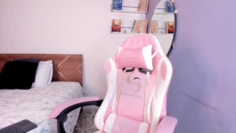 Snapshot of amber_maxwell chatting on 02-08-25, 08:42 Amber online show from 02-08-25, 08:42