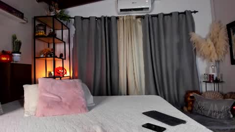 Snapshot of amber_maxwell chatting on 10-29-25, 08:54 Amber online show from 10-29-25, 08:54