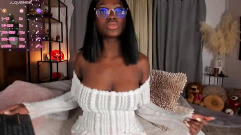 Snapshot of amber_maxwell chatting on 11-02-25, 07:49 Amber online show from 11-02-25, 07:49