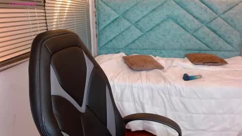 Snapshot of amber_morgan1 chatting on 01-11-25, 10:19 Amber online show from 01-11-25, 10:19