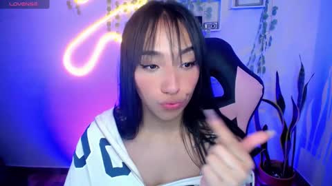 Snapshot of amber_morgan1 chatting on 02-14-25, 02:23 Amber online show from 02-14-25, 02:23