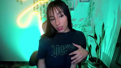 Snapshot of amber_morgan1 chatting on 03-06-25, 11:03 Amber online show from 03-06-25, 11:03