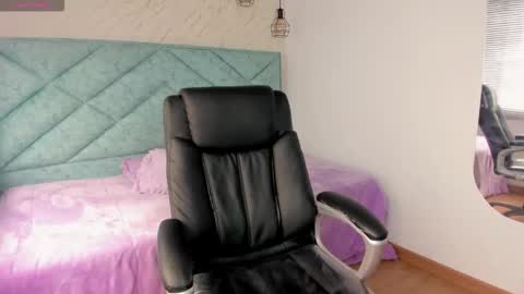 Snapshot of amber_morgan1 chatting on 10-26-25, 06:03 Amber online show from 10-26-25, 06:03