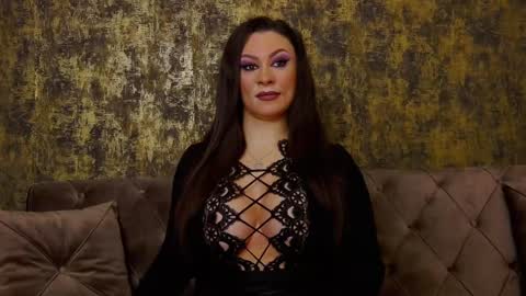 Snapshot of ambercrost chatting on 01-08-25, 06:31 Goddess Amber online show from 01-08-25, 06:31