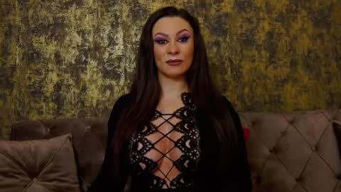 Snapshot of ambercrost chatting on 01-08-25, 10:59 Goddess Amber online show from 01-08-25, 10:59